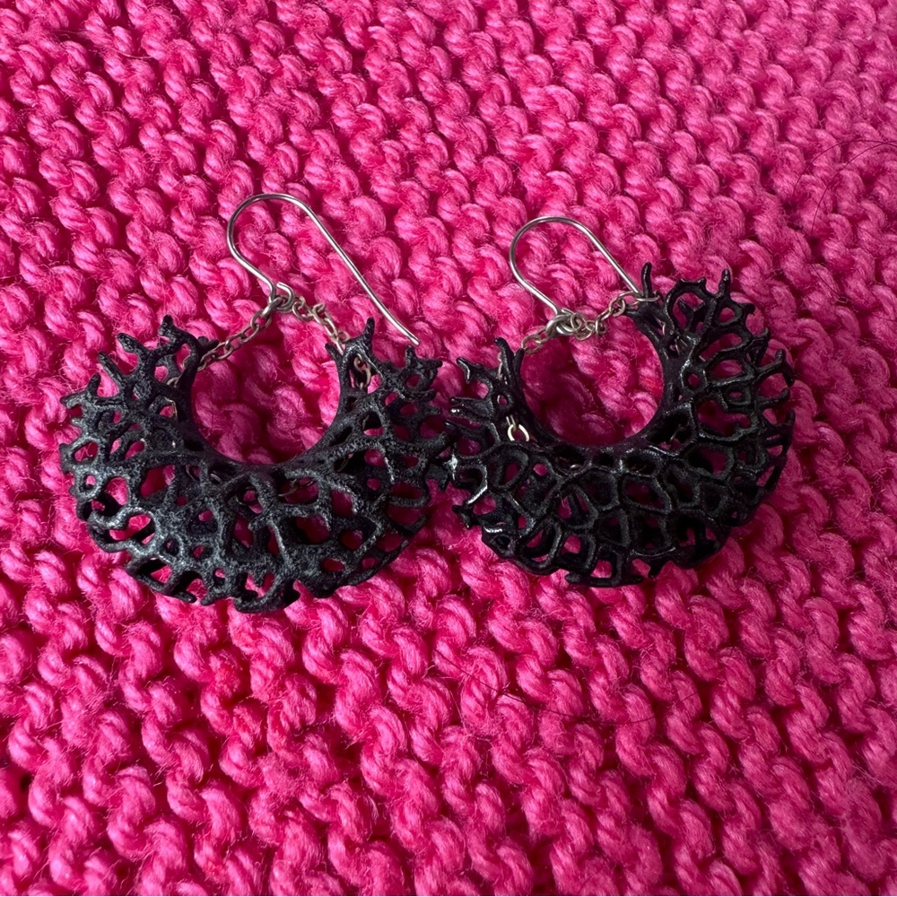 Custom 3D Printed Black Vessel Earrings from Nervous System